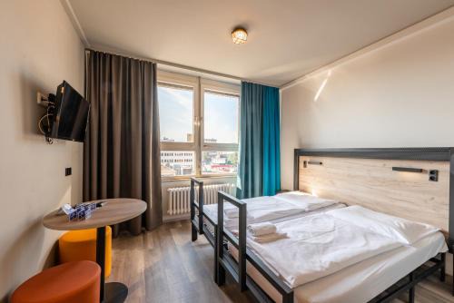 Auf der Prag Hotel | Comfortable a&o Stuttgart City: Pet-Friendly with Pool