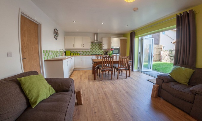 Woolacombe Apartment | Charming One Bedroom Apartment in Vibrant Woolacombe Village