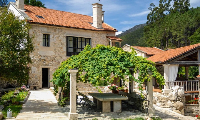 Puebla del Caraminal Bed & Breakfast | Relaxing Suite by the River with Spa and Hot Tub Access