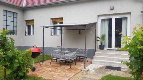 Rabapaty House | Family-Oriented Stay at A Papa Háza Vendégház