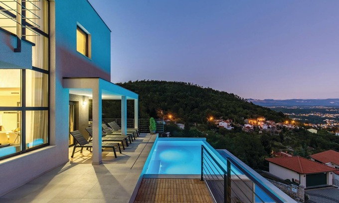 Rukavac House | Dreamlike Retreat with Ocean View and Spa Amenities