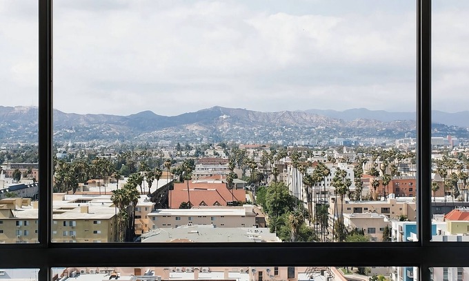 Wilshire Center Hotel | Explore a Scenic Retreat with Pool & Pet-Friendly Options