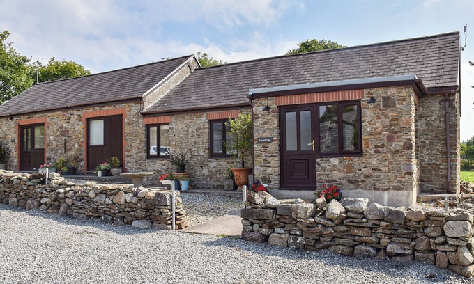 Gowerton Cottage | Relaxing Farm Retreat Near Breathtaking Beaches and Ocean