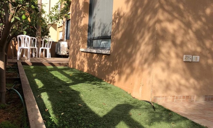 Hadera House | Discover a Tranquil Retreat in Vibrant Neighborhood