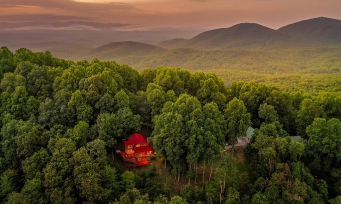 Walnut Mountain Cabin | Scenic Getaway at A Peach Of A View | Ellijay GA
