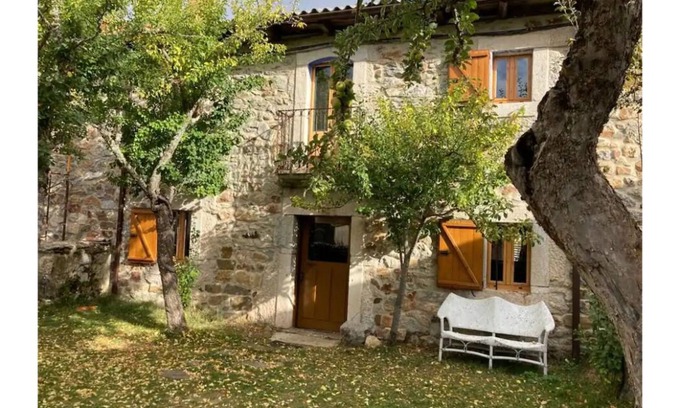 Otero de Guardo House | Serene Nature Retreat with Family-Friendly Amenities