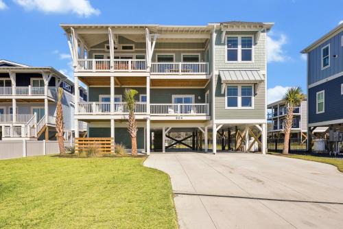 Yaupon Beach House | Discover A Perfect Approach: Family-Friendly with Pool Access