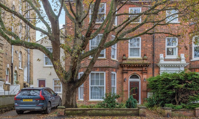 Lowestoft Cottage | A perfect coastal getaway welcoming large families and groups of friends.