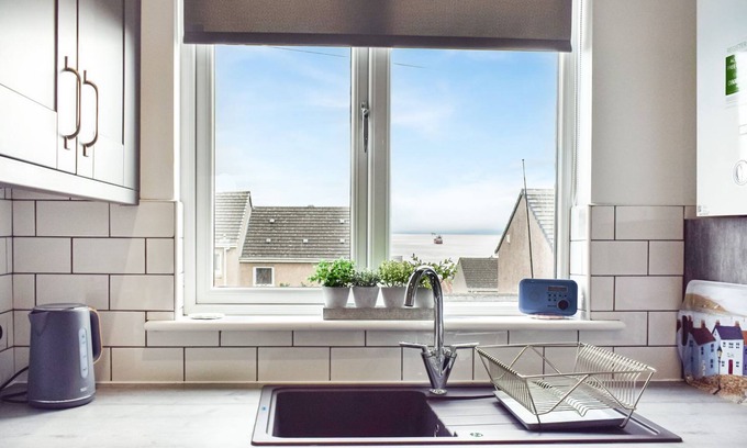 Dysart Cottage | Ideal Romantic Getaway in Historic Village with Ocean View