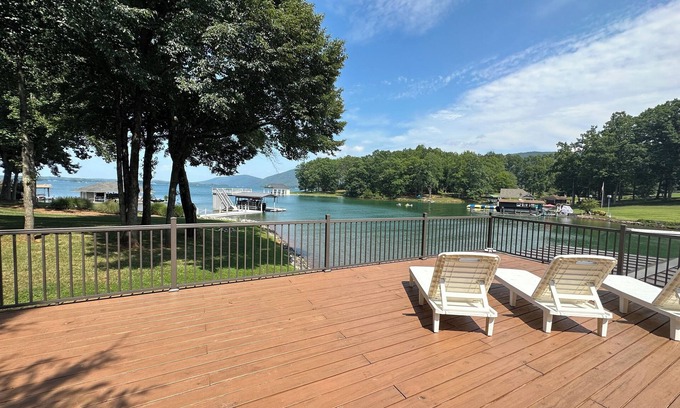 Penhook House | Ideal Mountain View Retreat in a Quiet Cove