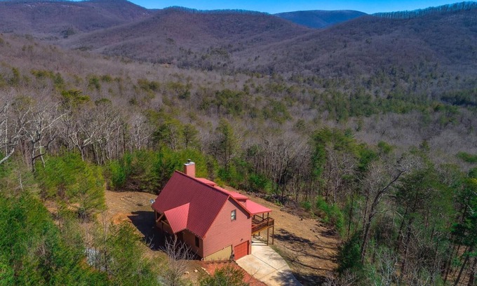 Ellijay Cabin | Tranquil Mountain View Retreat with Spa & Pet-Friendly Perks
