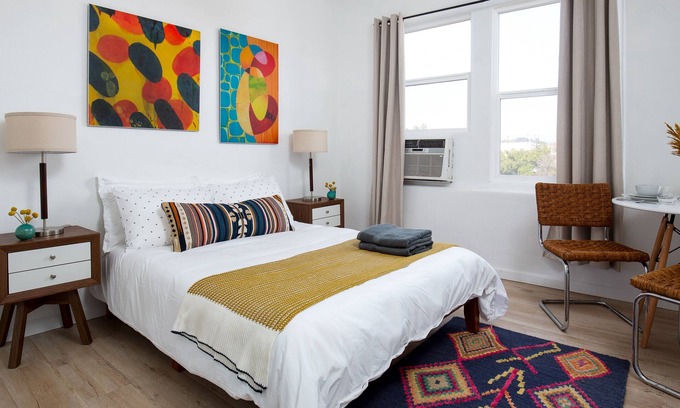 Westlake Apartment | A Perfect Space For Two! Near DTLA