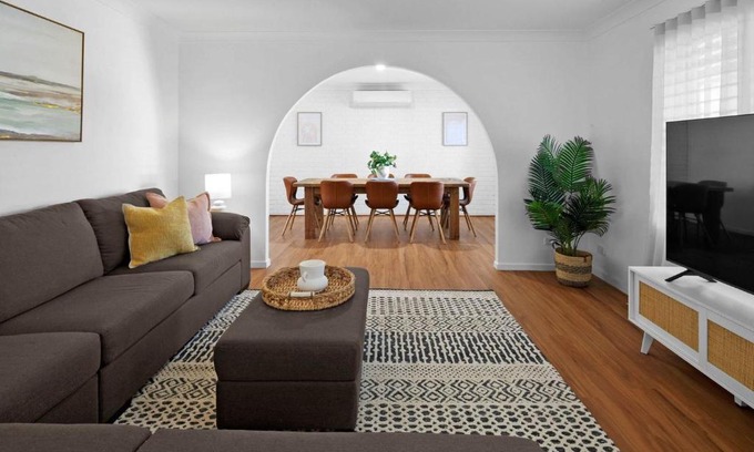 Scotts Head House | Ideal Getaway - Beach Base with Pet-Friendly Amenities