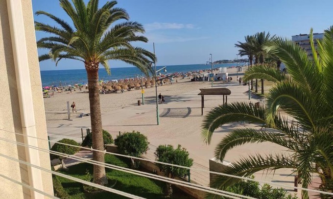 La Pineda Apartment | Prime Oceanfront Getaway at A pie de PLAYA - Rated 9.6