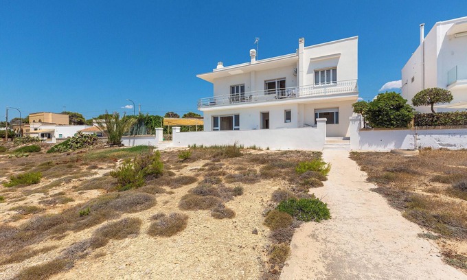Torre Suda House | A Piedi Nudi A Mare by BarbarHouse