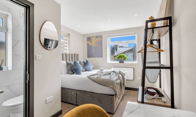Shacklewell Apartment | Dreamy Airy Studio with Breakfast in a Peaceful Setting