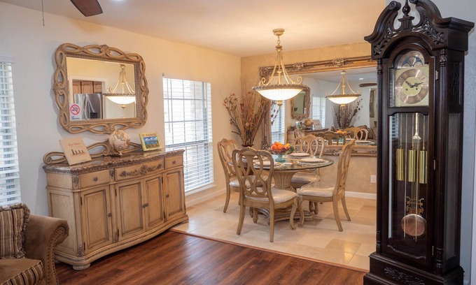 San Antonio House | Welcoming Families with Pool, Spa & Top-Rated Service
