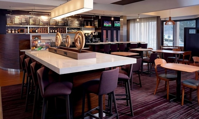 South Kansas City Hotel | Enjoy Your Stay: 3 Units with Pool, Pet-Friendly Options