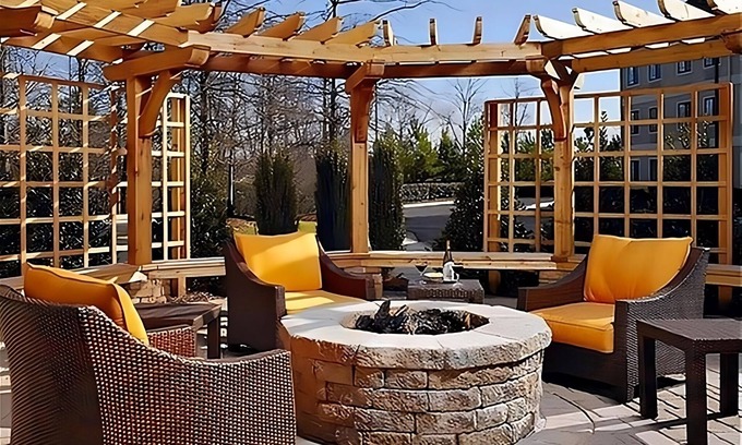 Alpharetta Hotel | Discover Your Ideal Getaway: Kitchen, Pool & Free Breakfast!