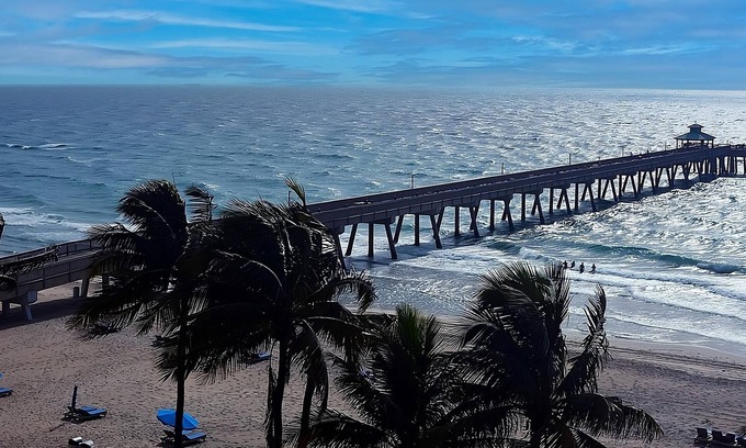 Boca Raton Hotel | Relaxing Oceanfront Retreat Near Boca Tierra Park