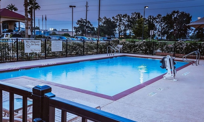 Tomball Hotel | Discover Comfort with Poolside Units and Free Breakfast!