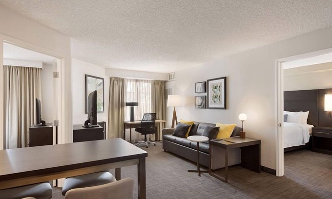 Reno/Tahoe Airport Hotel | Enjoy Comfort with Pets, Full Kitchen & Pool Access!
