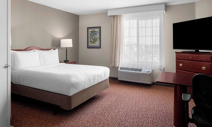 East Lake Hills Hotel | A Place You'll Surely Enjoy! Relaxing Studio Suite w/Complimentary Breakfast!