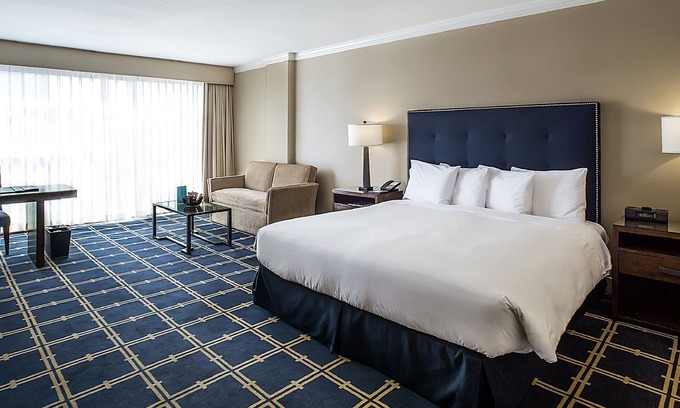Sunnyvale West Hotel | Your Ideal Getaway: Pool, Pets Welcome & More Amenities