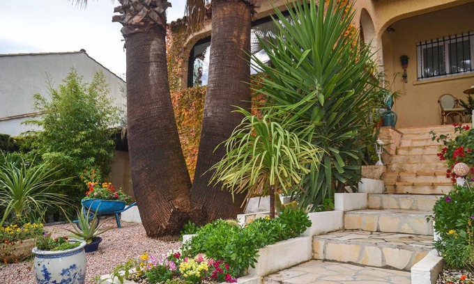 Pignan House | A pleasant vacation home for a great family vacation in Hérault.
