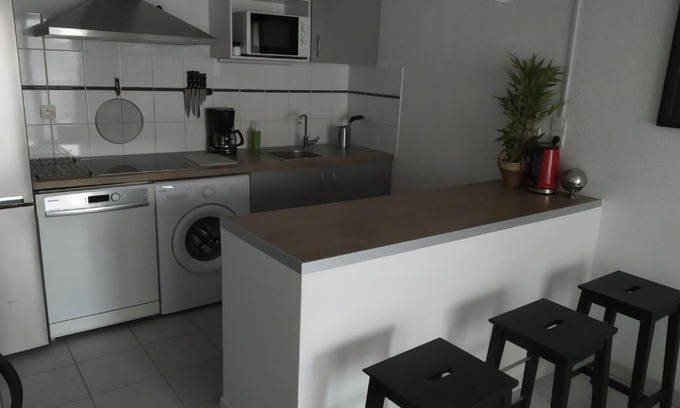 Poitiers Apartment | Inviting Poitiers Apartment with 2 Bedrooms and Family Amenities
