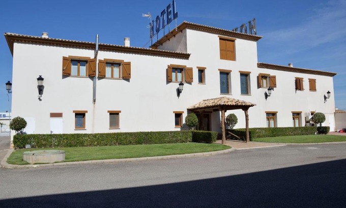 Tembleque Hotel | Budget-Friendly A Posada: Breakfast & Child Friendly Stay