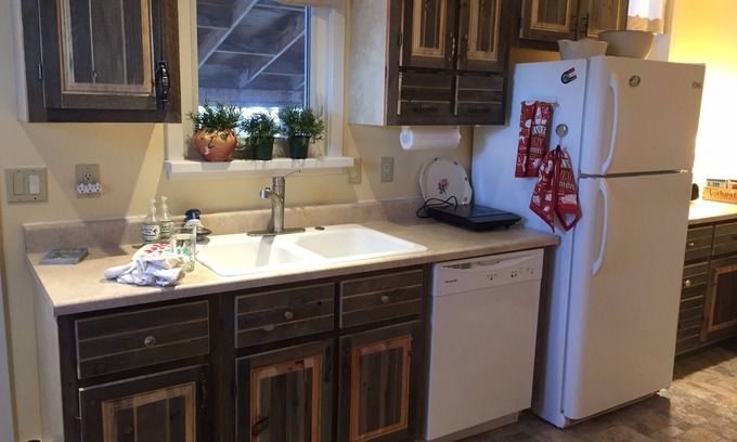 Gordon House | Charming Prairie Bungalow with Kitchen - Rated 9.6/10