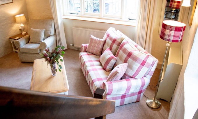 Allerford Cottage | Charming Detached Cottage with Ocean Views in Pack Horse Grounds