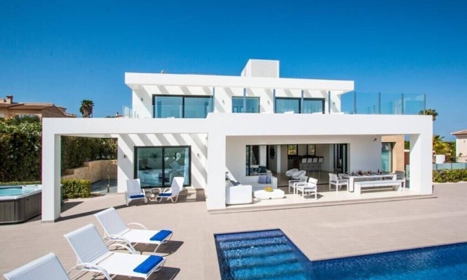 Urbanizacion La Mandarina House | Private Villa with Oceanfront Views and Relaxing Amenities