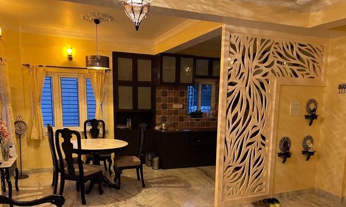Kolkata Apartment | Charming Duplex Apartment with Pet-Friendly Amenities