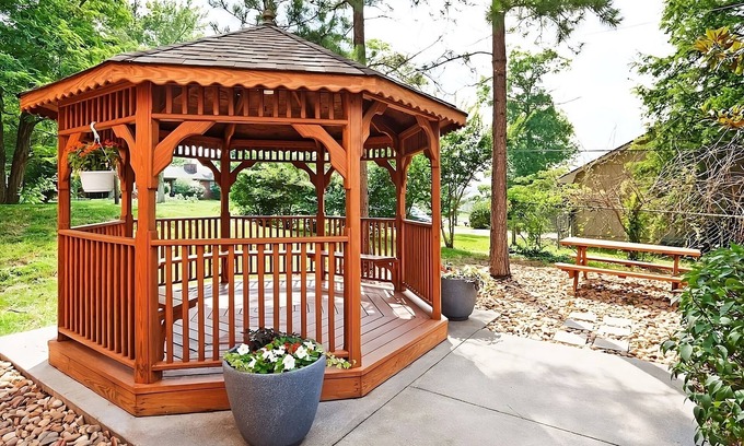 Ashley Oaks Hotel | Convenient Stay Near McGhee Tyson Airport with Kitchen!