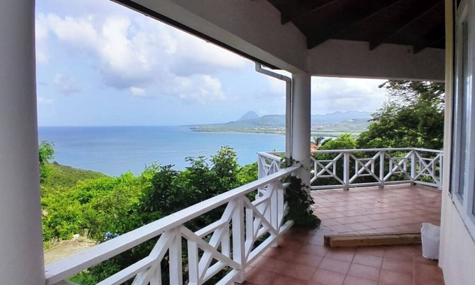 Vieux Fort Bed & Breakfast | Discover 4 Private Rooms in Vieux Fort Near Beach & Airport