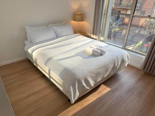 Erskineville Apartment | Discover A Quiet Oasis: Pet and Child-Friendly Retreat