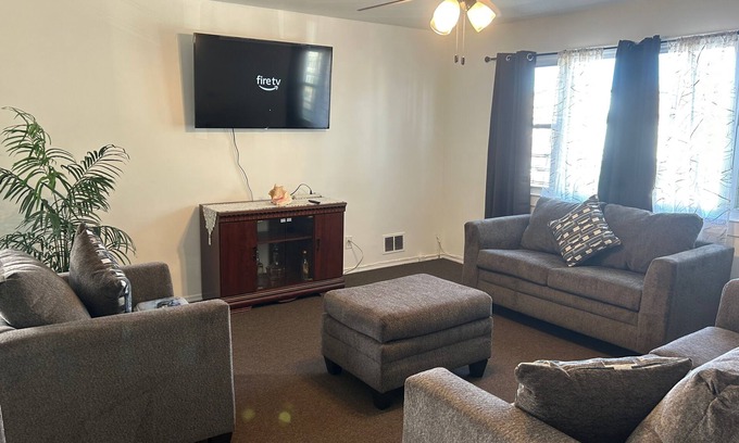 Queens House | Peaceful Retreat in Queens for Families on a Budget