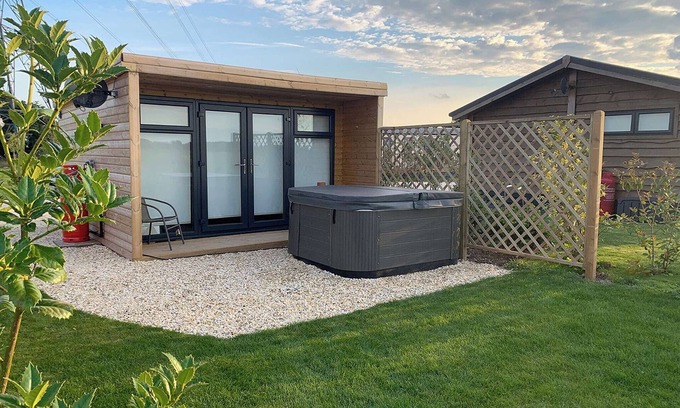 Goole Cottage | Unique Pod Experience with Spa & Hot Tub Amenities