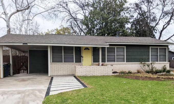 Highland House | Discover a Unique Pet-Friendly Home in Central Austin