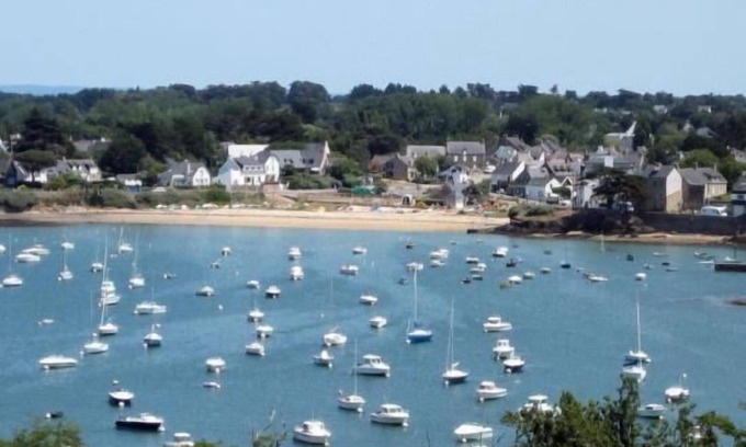 Arzon Cottage | Discover Comfort Near Gulf of Morbihan & Port Navalo Beaches
