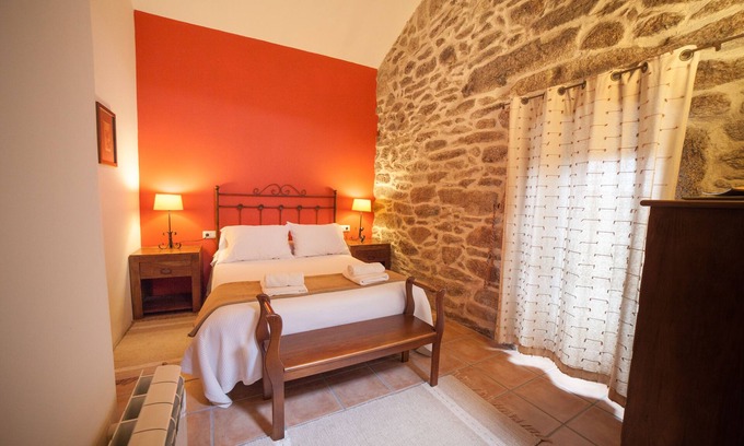 A Lama Cottage | Experience a Mountain Retreat with Spa and Pet-Friendly Amenities