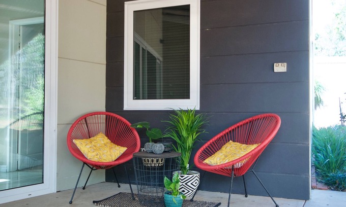 Collie House | Relaxed Luxury Apartment Nestled Among Gum Trees, 10/10 Rated
