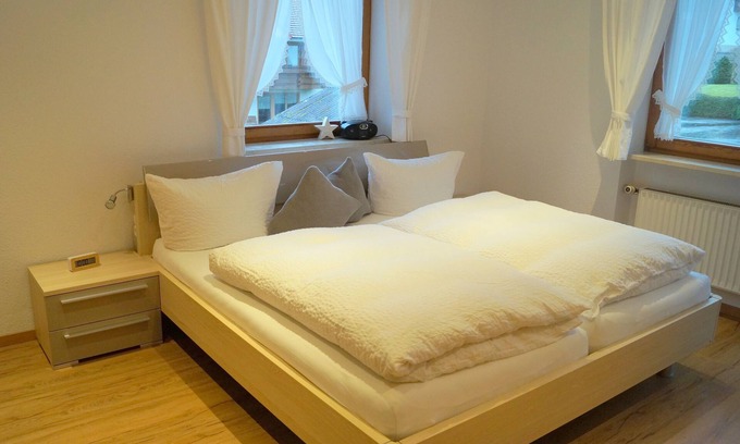 Schollang Apartment | Relaxing Getaway in Romantic Schöllang with Pool & Views