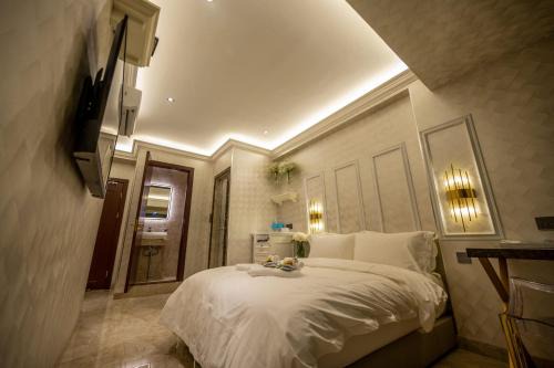 Downtown Kota Kinabalu Hotel | Prime Location: A Residence @ Between Hilton & Cititel