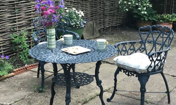 Bedfield Cottage | Relax in a Serene Rural Retreat with Pool & Breakfast