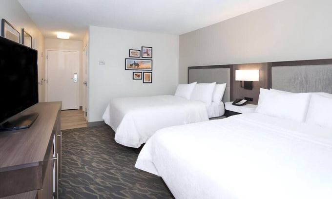 Roanoke House | A Restful Stay w/ Two Queen Beds! Pets Allowed