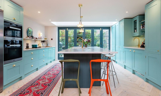Oval House | Elegant Stay at A Room with a Hue, by Veeve - Top Rated 9/10