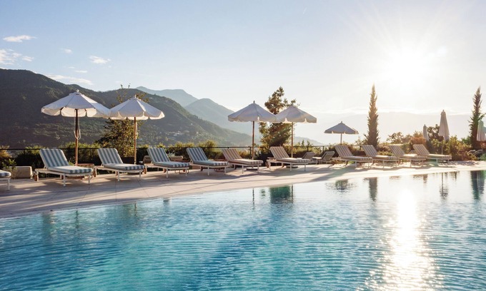 Salo Hotel | Elegant A-ROSA Gardasee: 5-Star Spa Oasis with Ocean Views